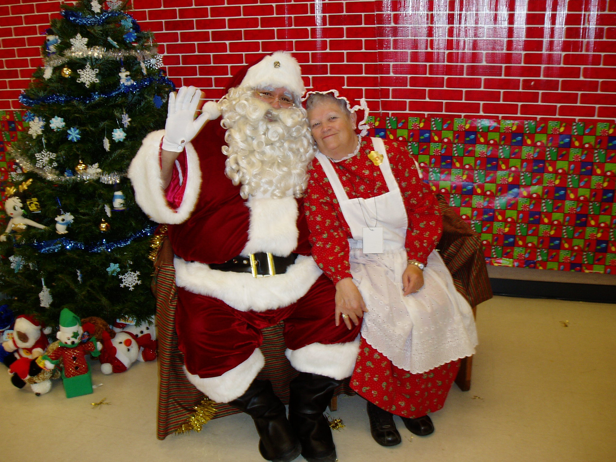 mrsclausnsanta.jpg